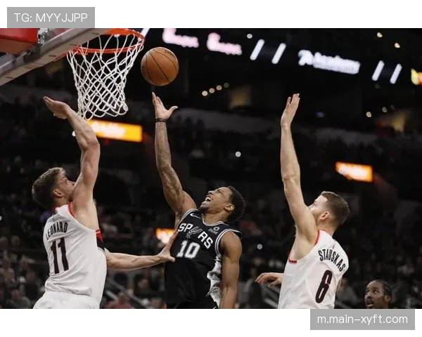 德罗赞半场砍17分次节独取11分 火力全开率队强势反攻 德罗赞半场砍17分次节独取11分 火力全开率队强势反攻